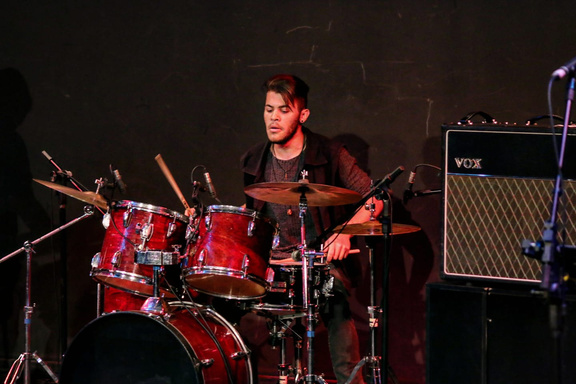 Marcos Oliver na bateria